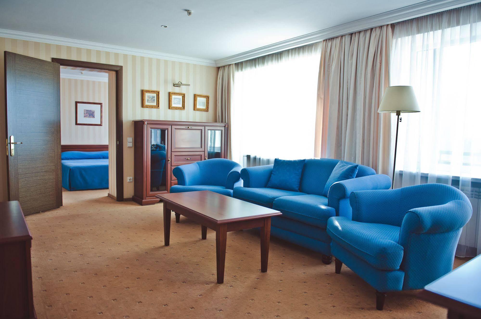 Intourist Hotel Zaporizhia Bagian luar foto