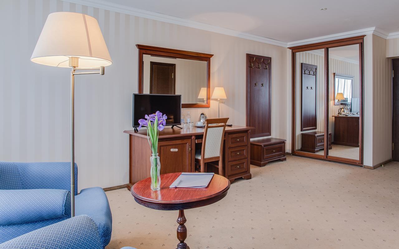 Intourist Hotel Zaporizhia Bagian luar foto