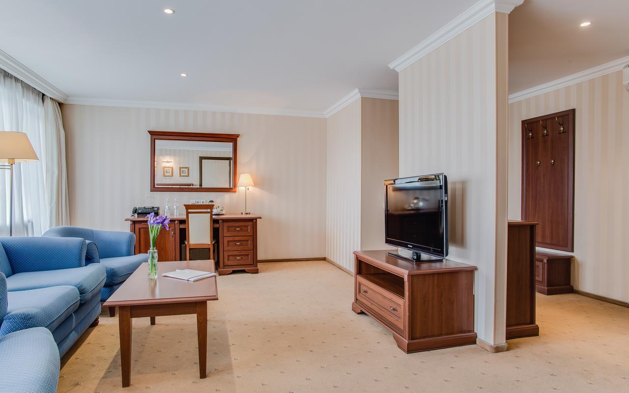 Intourist Hotel Zaporizhia Bagian luar foto