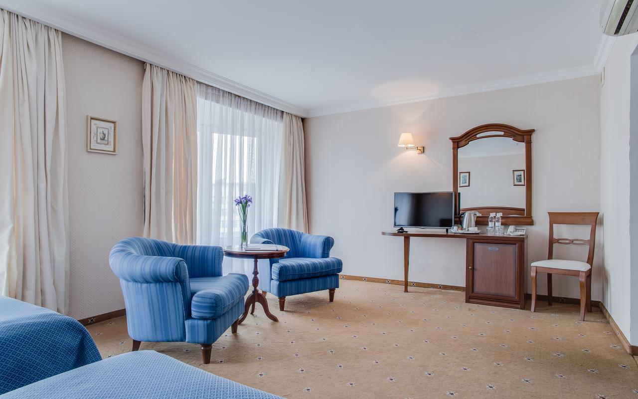 Intourist Hotel Zaporizhia Bagian luar foto