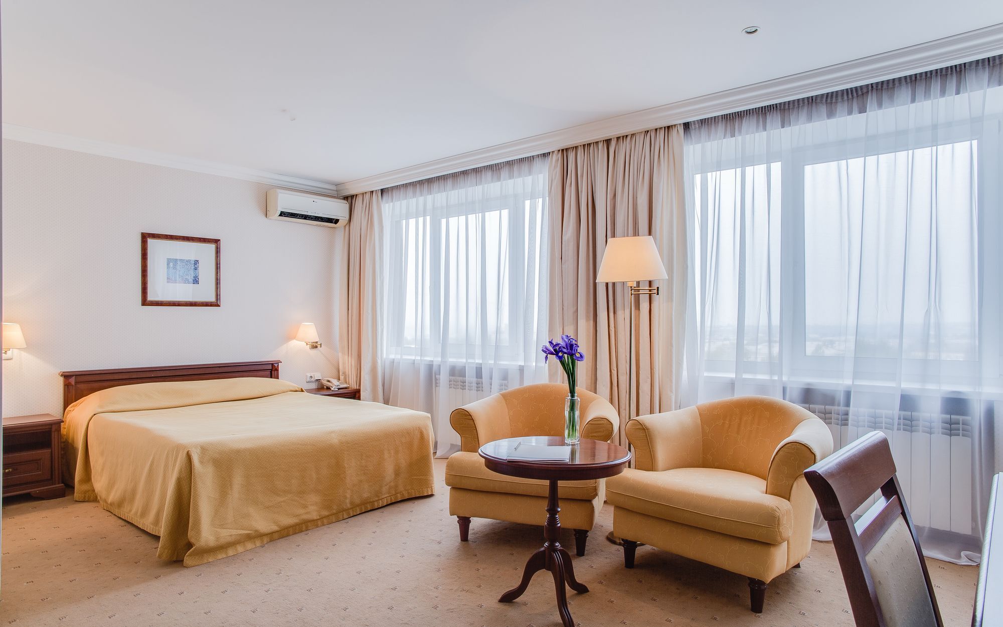 Intourist Hotel Zaporizhia Bagian luar foto